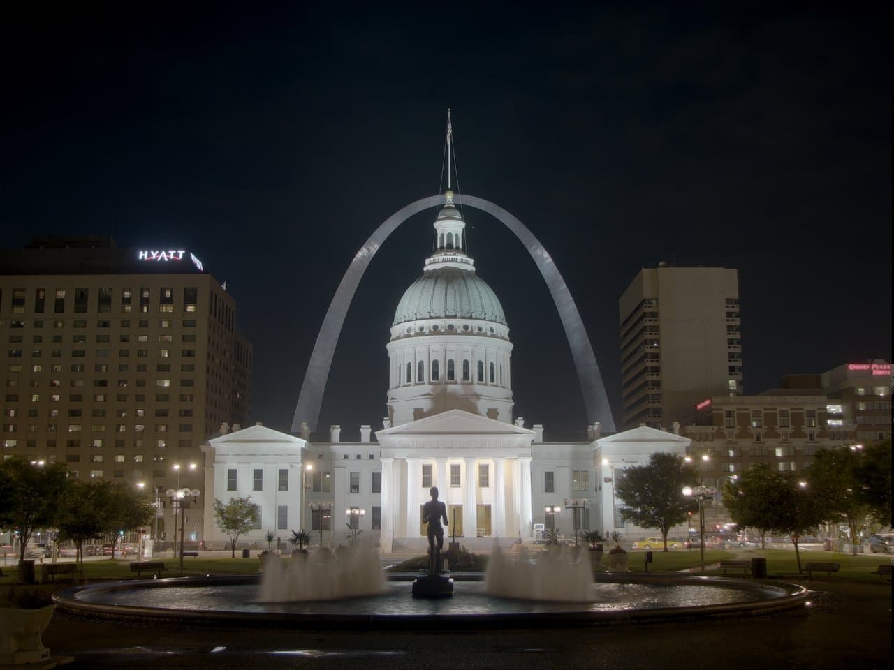 Kiener Plaza — The Runner (Welcome)