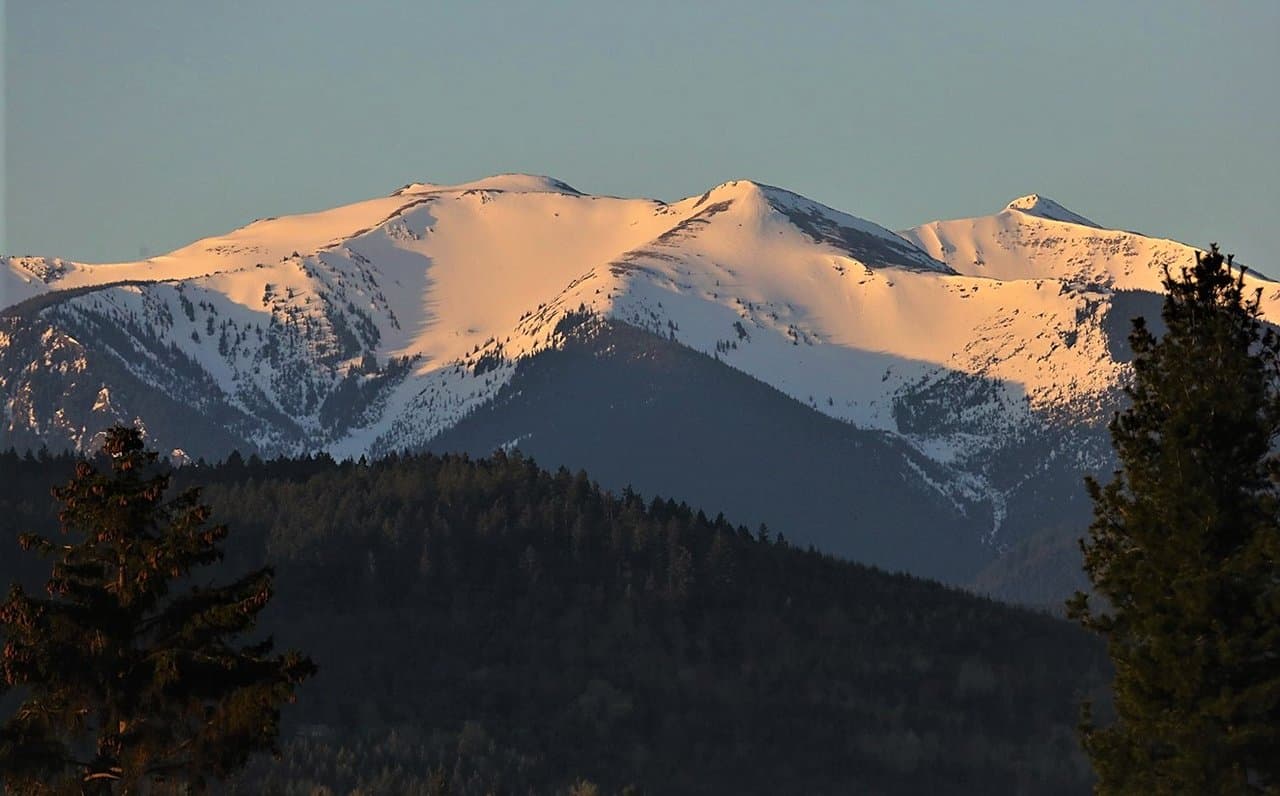 The Rain Shadow — one mountain, two climates